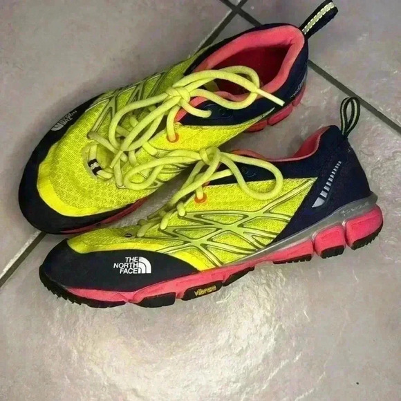 North Face women’s vibrant sole shoes size 6.6 - Picture 2 of 9